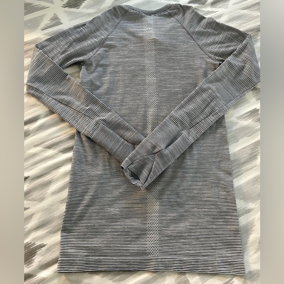 Lululemon Swiftly Tech Long Sleeve Shirt - Picture 2 of 2